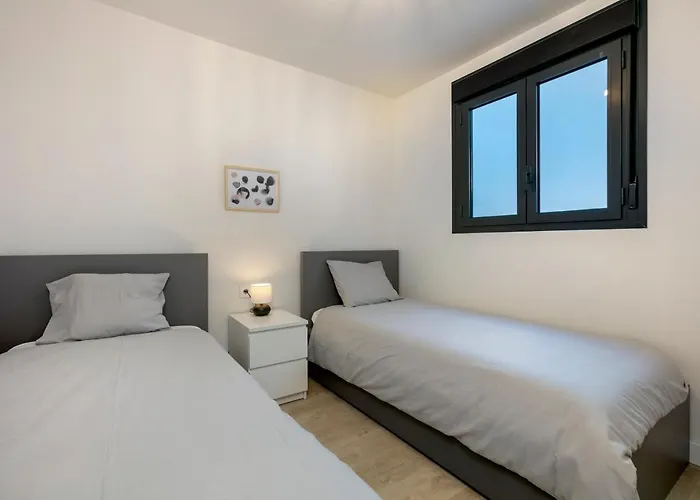 New 3 Bedroom Apt With Pool + Near Beach - Rdr274