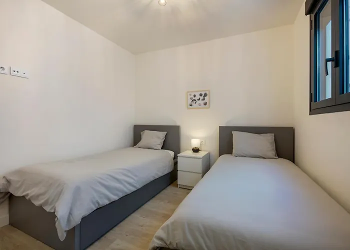 New 3 Bedroom Apt With Pool + Near Beach - Rdr274